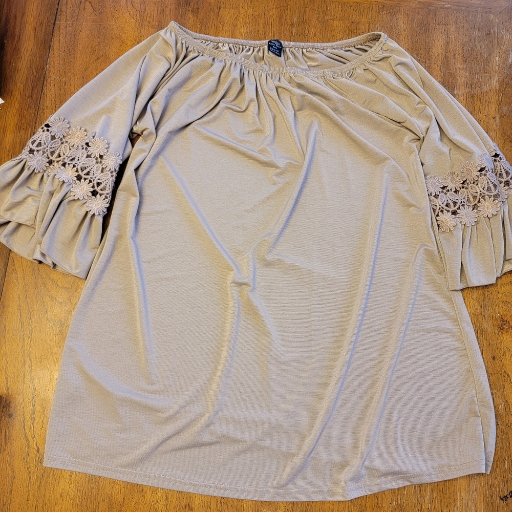 Women's Win-Win Ruffle Sleeve Tunic - Size Large